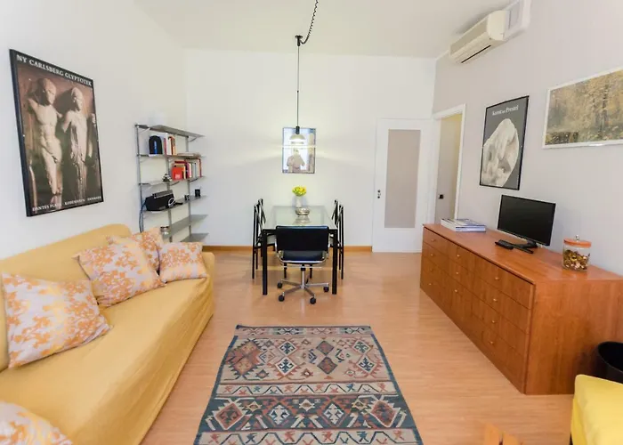 Roomy Central Apartment